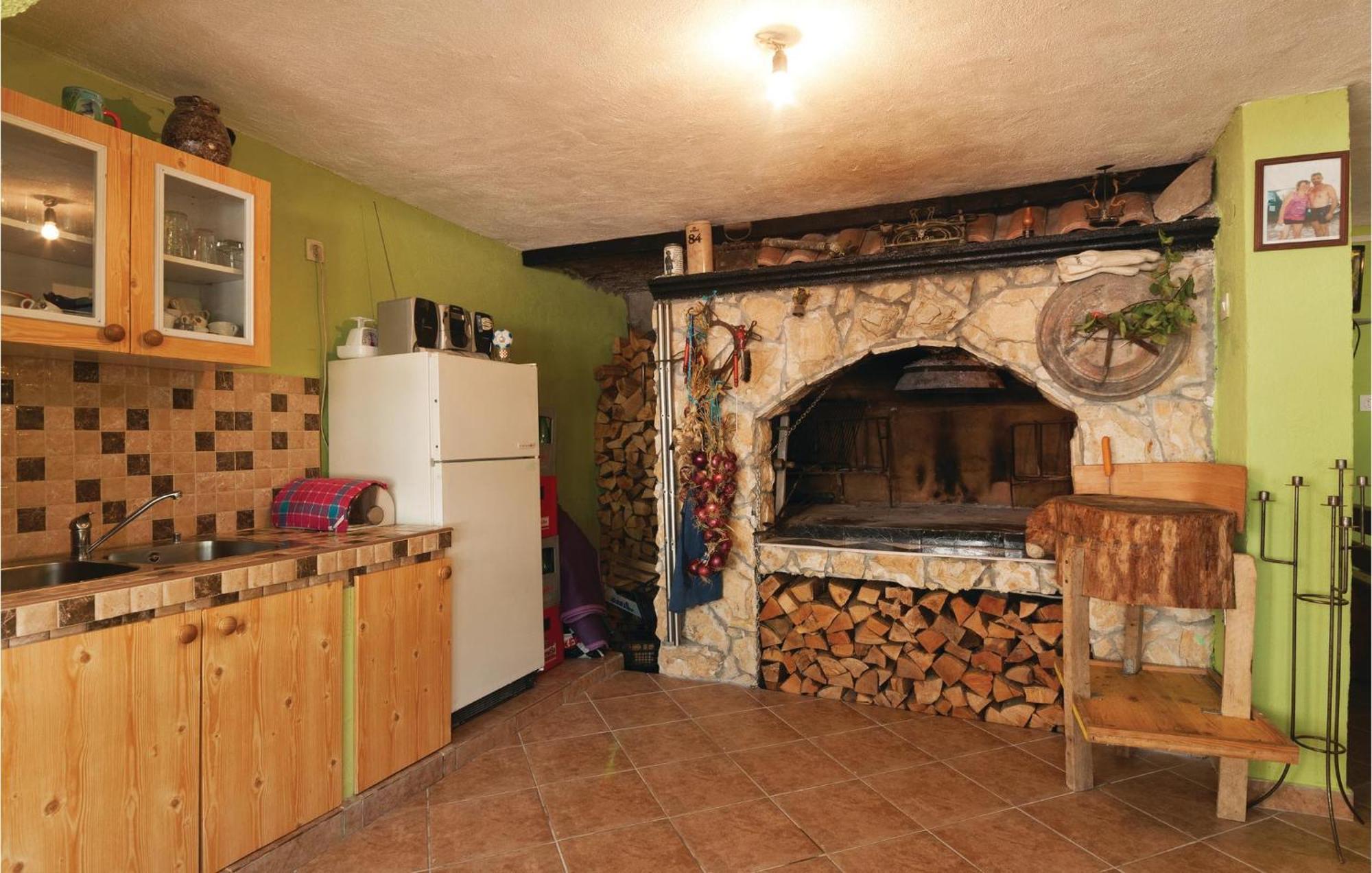 Pet Friendly Apartment In Pakostane With Kitchen Zewnętrze zdjęcie